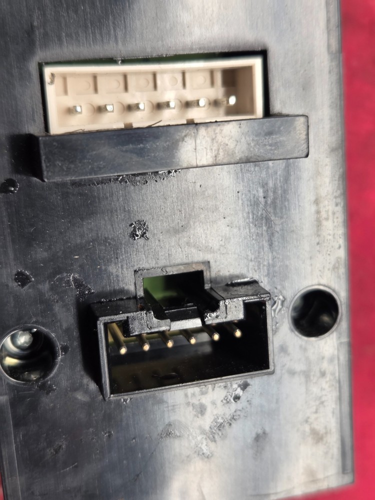 International 2 SWITCH PANEL Dash Panel - 4057689C4, 1004280 MUX