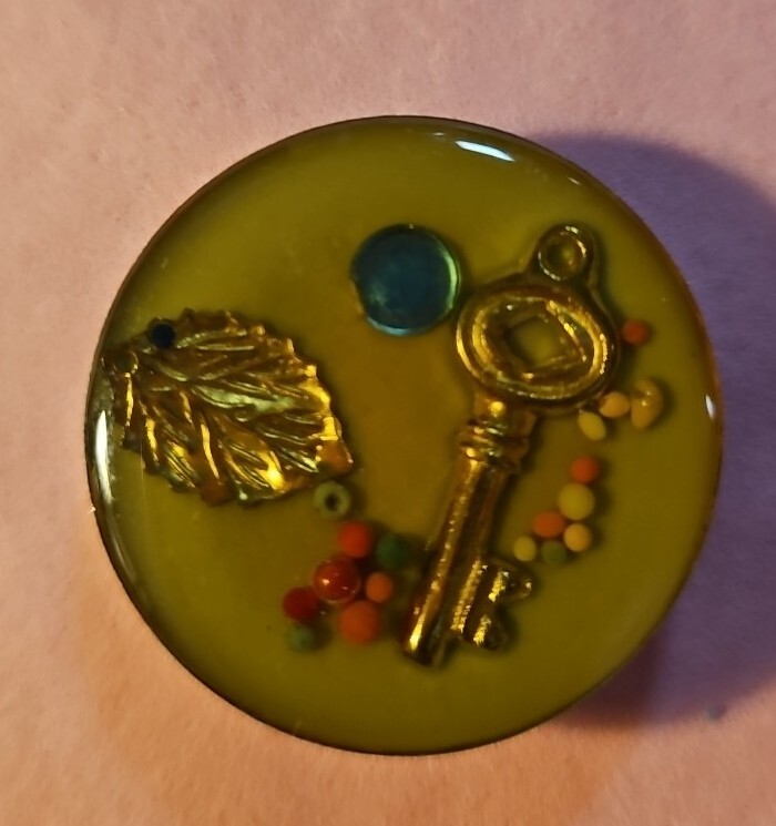 4 "Junque" Buttons Key, Leaf, Confetti 1 1/4" Metal Back