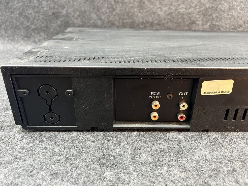 MAGNAVOX CDB-482 Compact Disc CD Player - Tested Powers On