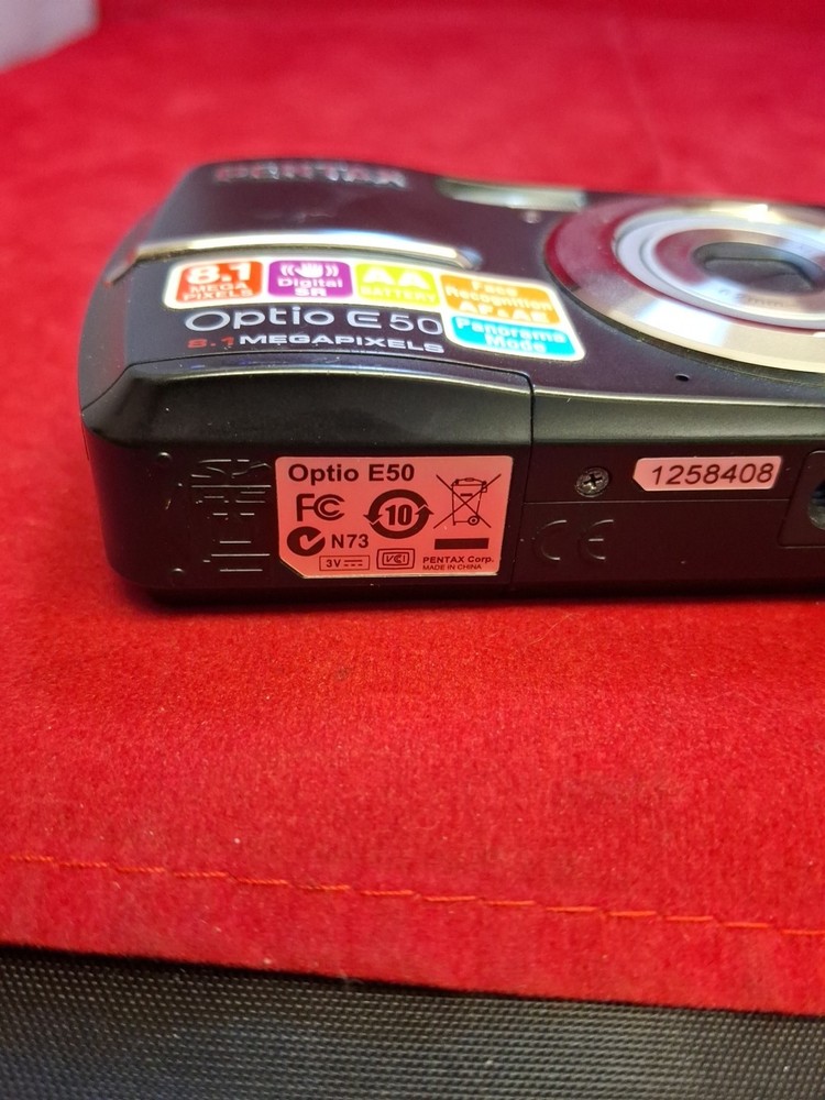 Pentax Optio E50 Digital Camera 8.1MP Black Inc Sd Card E2