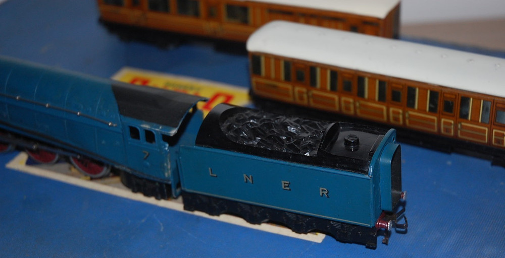 HORNBY DUBLO EDP PASSENGER TRAIN SET 'SIR NIGEL GRESLEY' BOXED