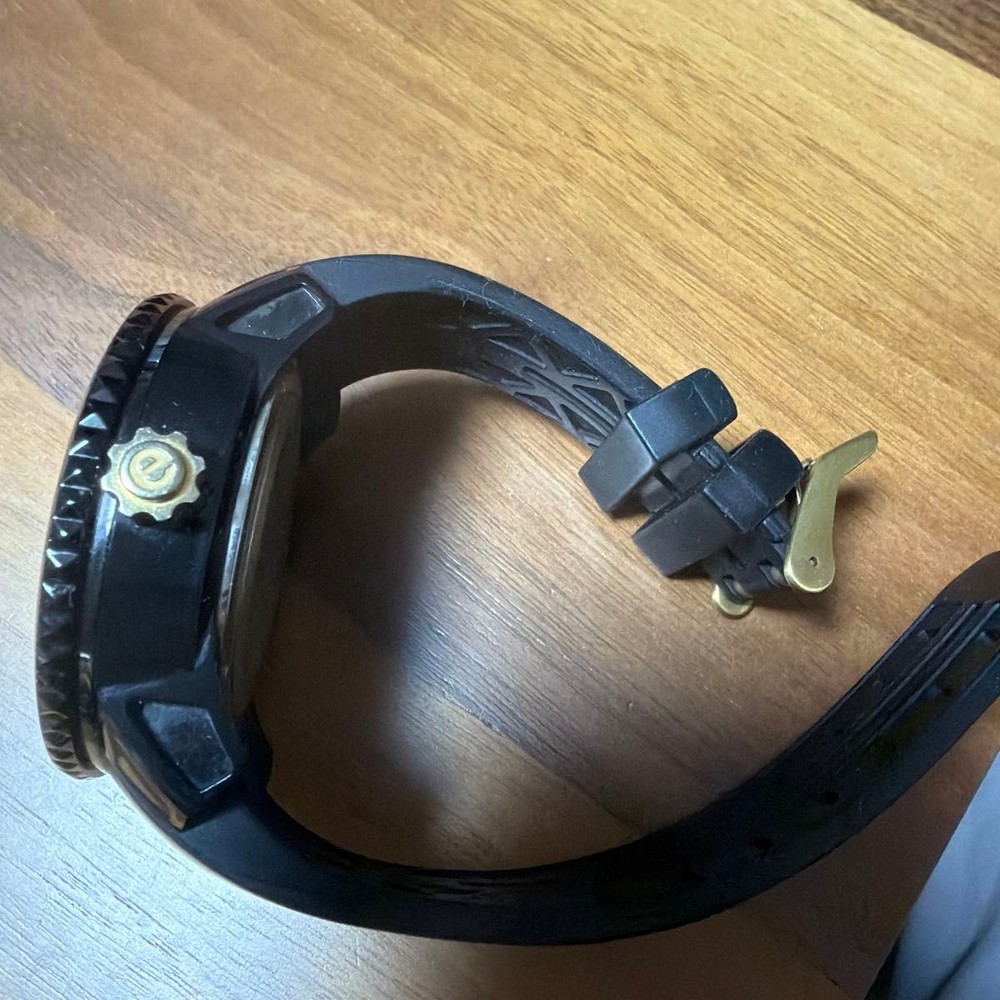 Tendence watch, black, battery dead.