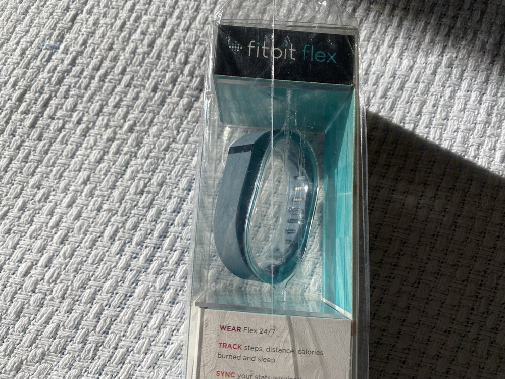 Fitbit Flex Green Wireless Activity Tracker Unopened New In Sealed Box