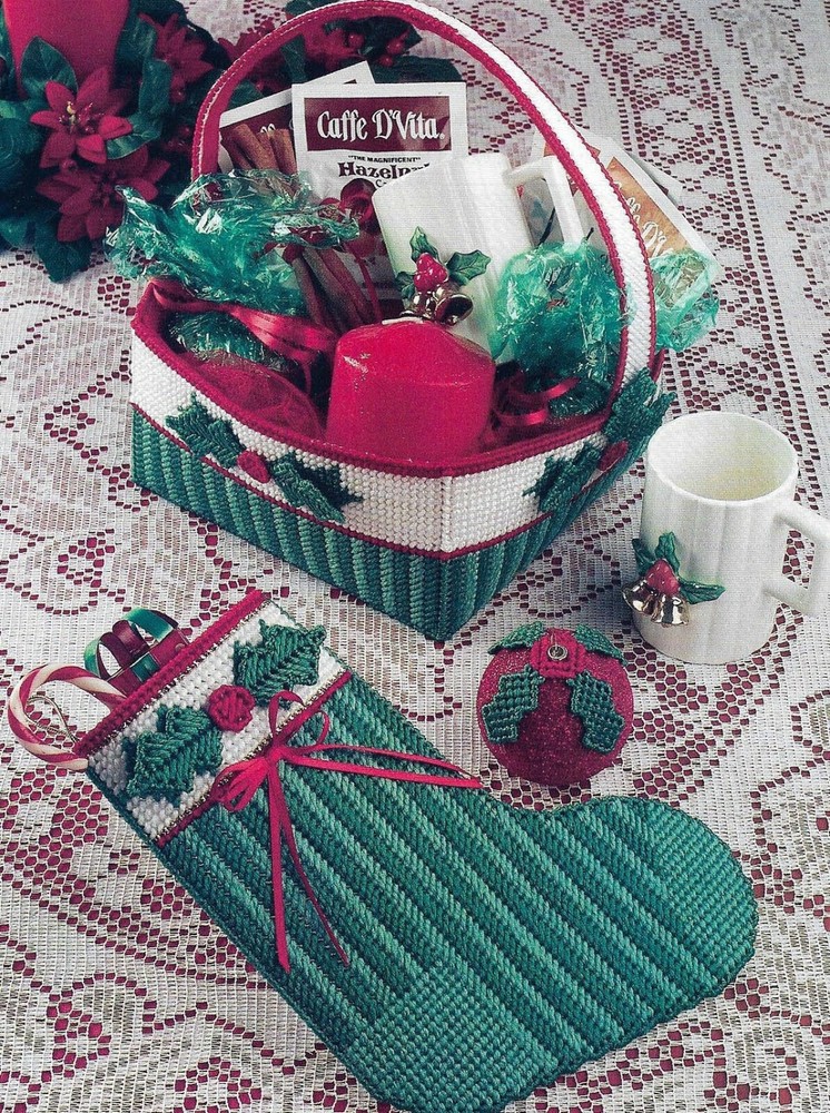 HOLLY ACCENTS STOCKING & BASKET CHRISTMAS PLASTIC CANVAS PATTERN INSTRUCTIONS
