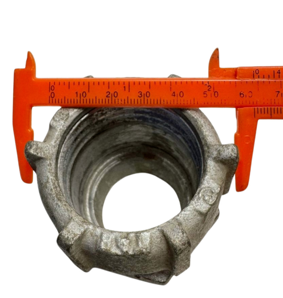 Thomas & Betts 8421 Threadless Compression Connector, 1-1/4" **Free Shipping**