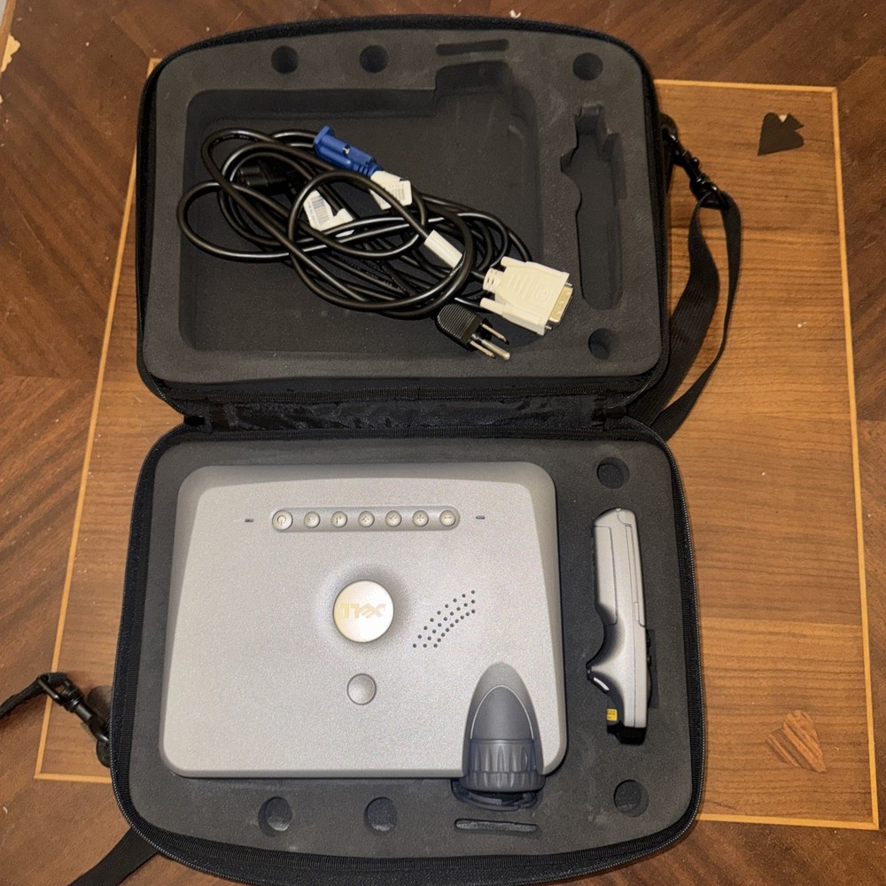 Dell 3100 MP Portable Computer Projector with Accessories in Case Working