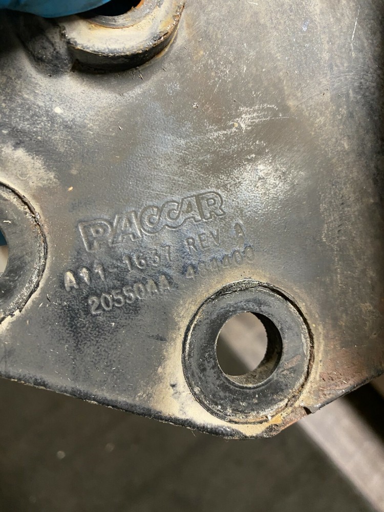 PACCAR MOUNT BRACKET SUPPORT A11 1637