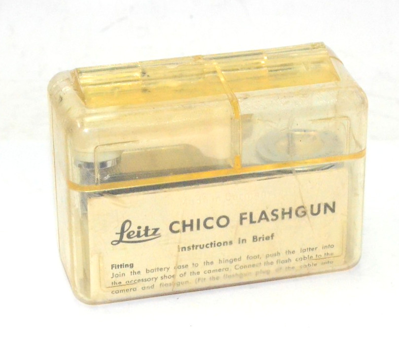 LEITZ CHICO Flashgun Camera Flash in Case. GERMANY 16170 with Instruction Manual