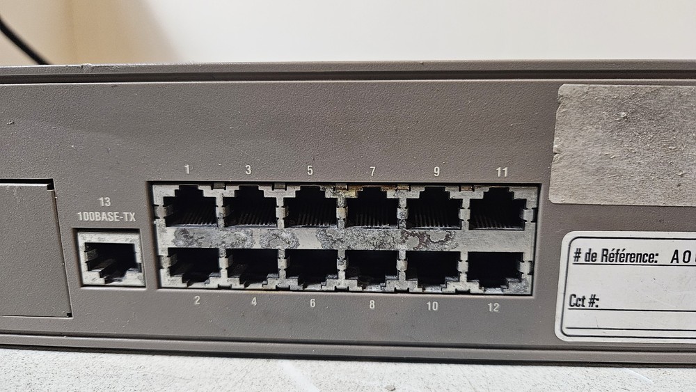 BAY NETWORKS 304 Baystack 12 Port Ethernet Switch