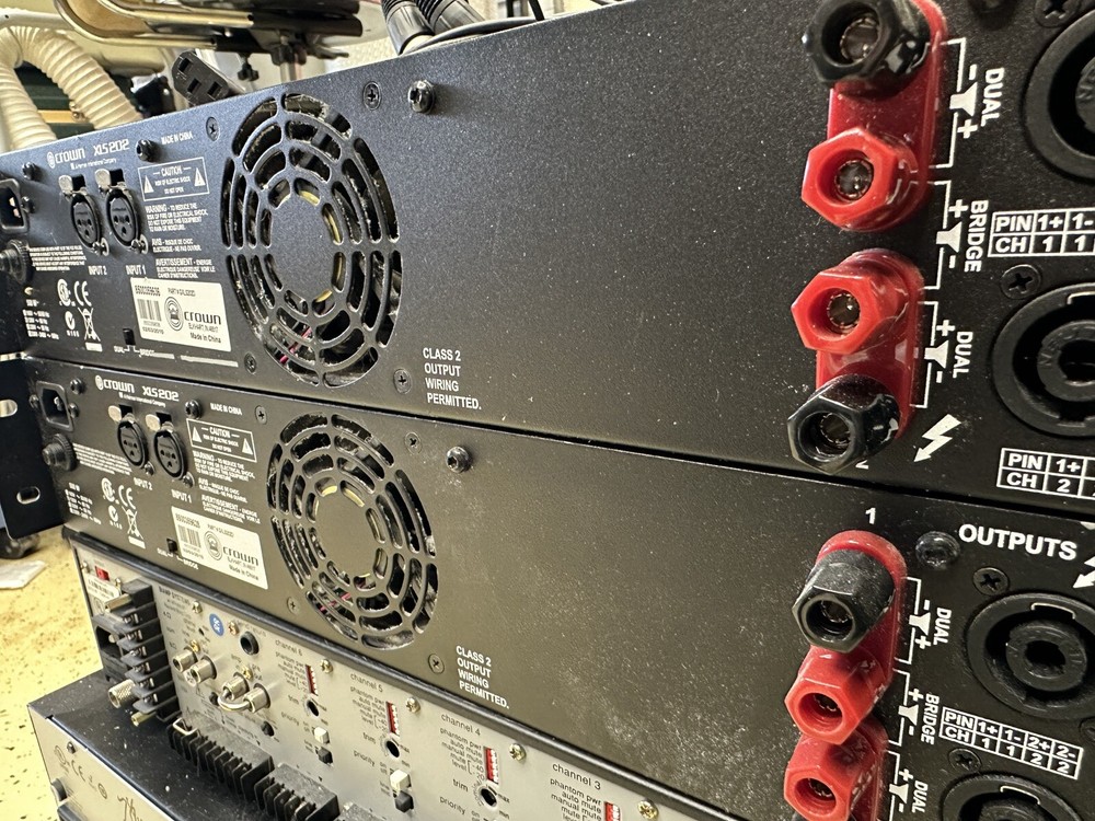 Crown XLS202 Amplifier