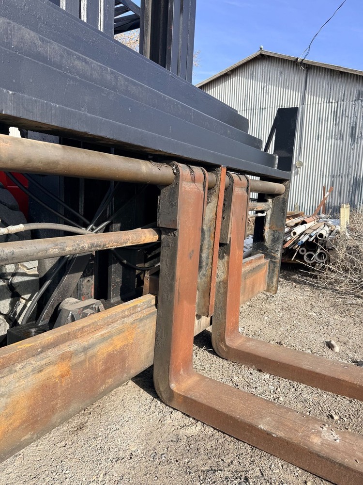YALE GDP-300 FORKLIFT