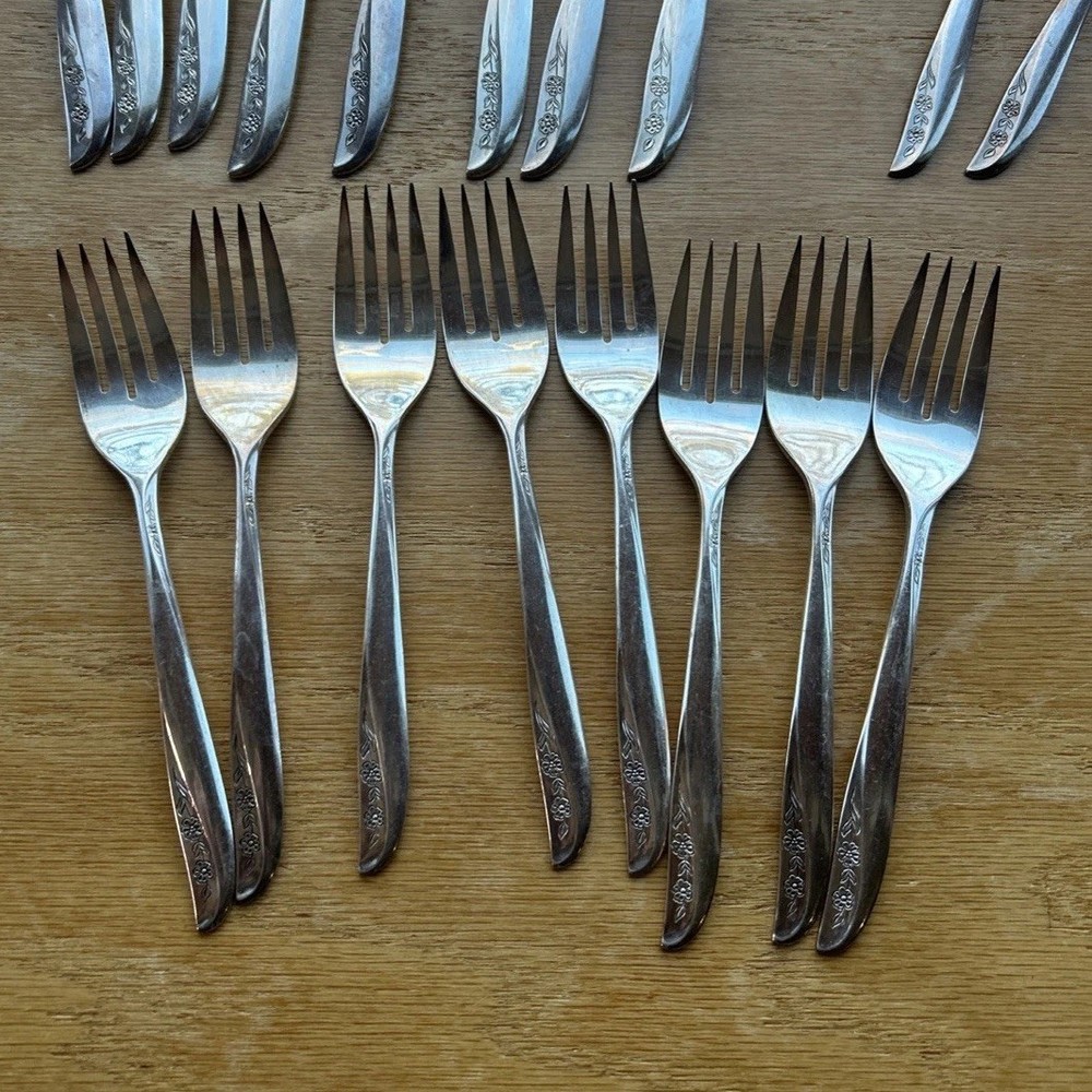 Oneida 32 Pc Set Lady Catherine Silver Plate Flatware 4/8pc Knives Forks Spoons