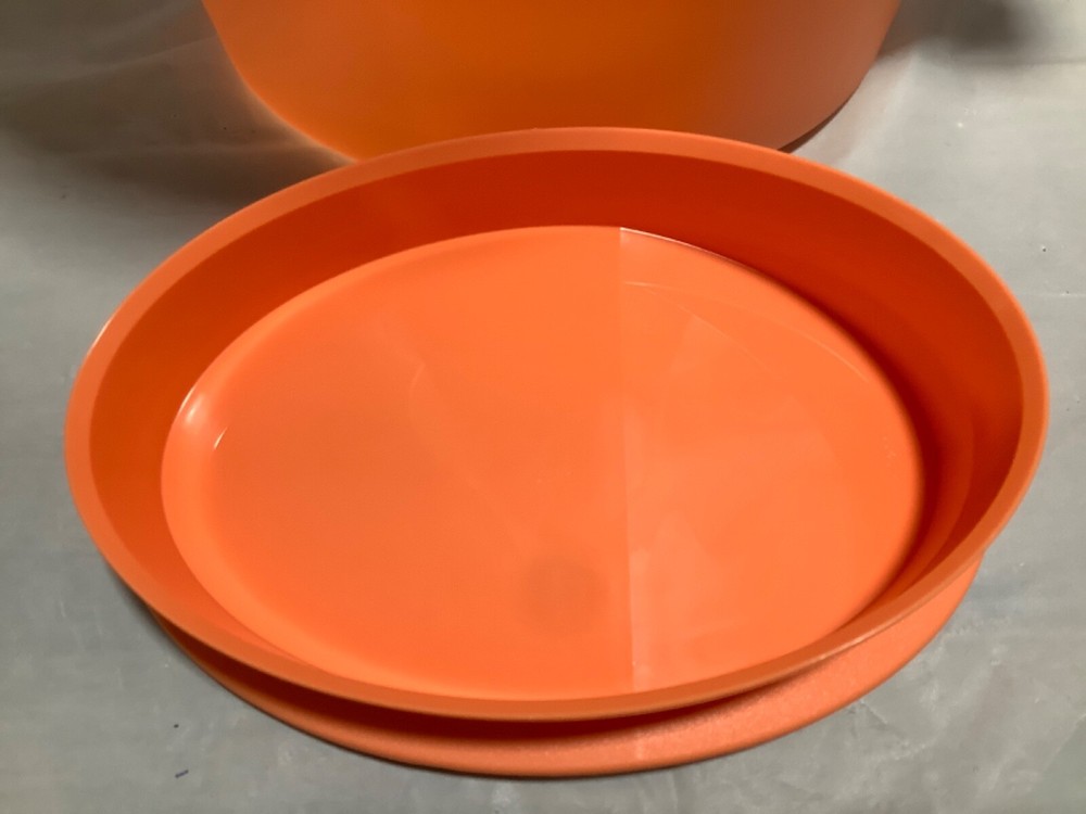 Tupperware Impressions 2 Quart Refrigerator Pitcher 3333 Orange NICE