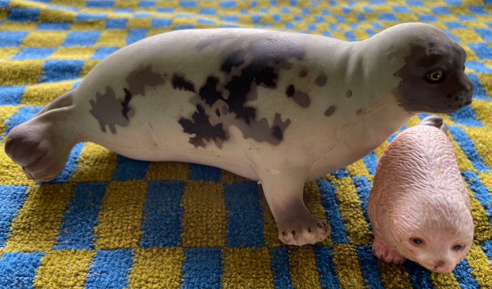 Harbor Seal with Baby Figures - AAA - Vinyl