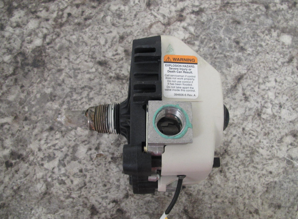 AO Smith Honeywell WV8840B1110 / 321166-000 Water Heater Gas Valve / Thermostat