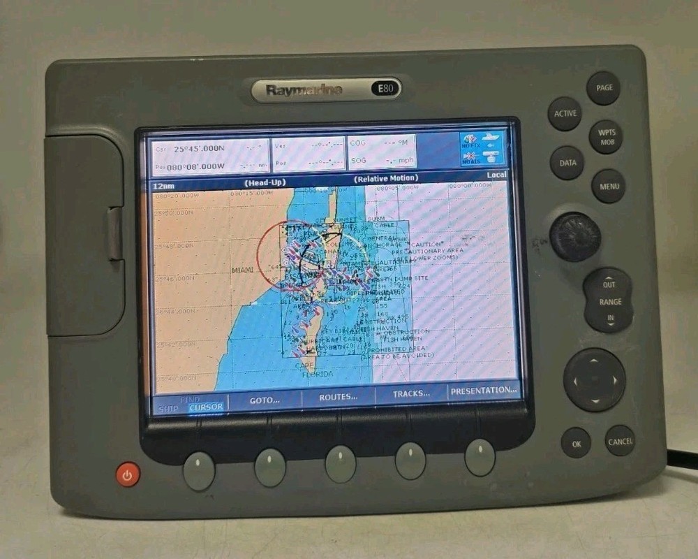 Raymarine E80 E02011 Marine GPS Chart Plotter Fishfinder Radar
