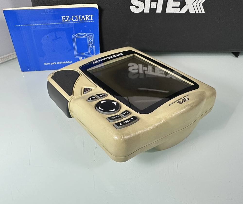 Si-Tex EZ-Chart GPS Chartplotter 5.5” Built In World Map w/ Case *Screen Burn*
