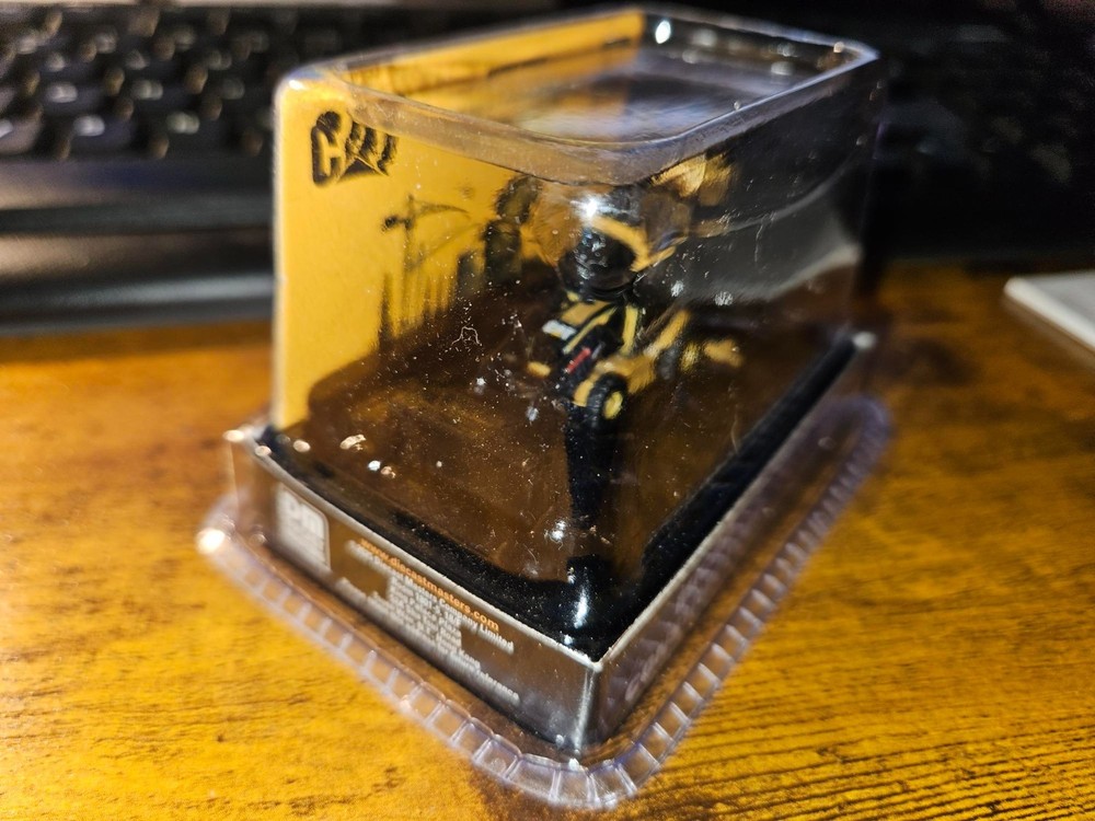 CAT Micro 420E Backhoe Loader, 1:144 Scale, N Guage Compatible, NEW