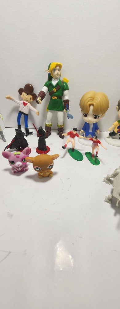 Random Minifigures 17 Pieces