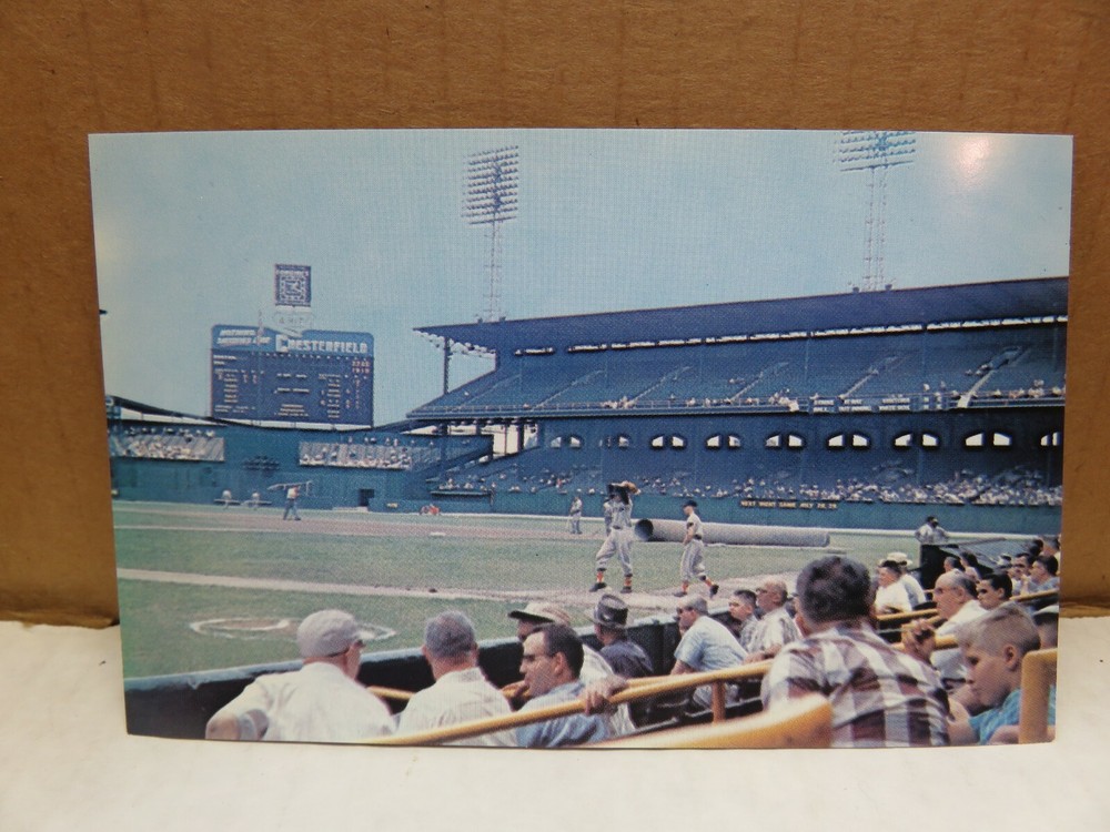 Vintage BASEBALL POST CARD---COMISKEY PARK (Chicago White Sox)