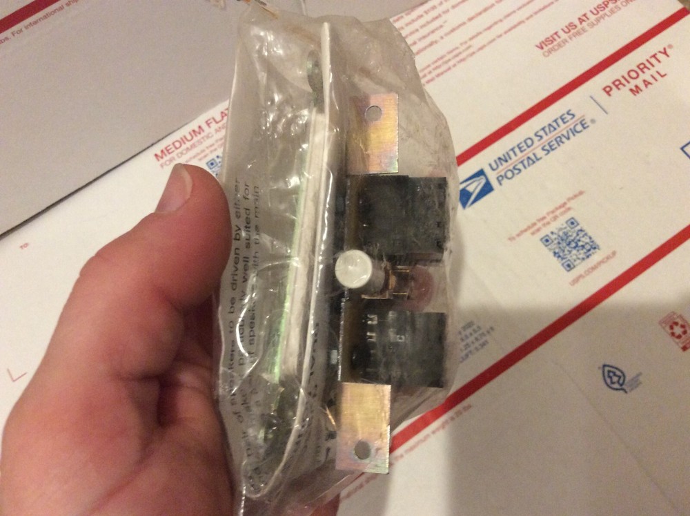 Russound Dual Source Selector Switch AB-1 / AB-2 White