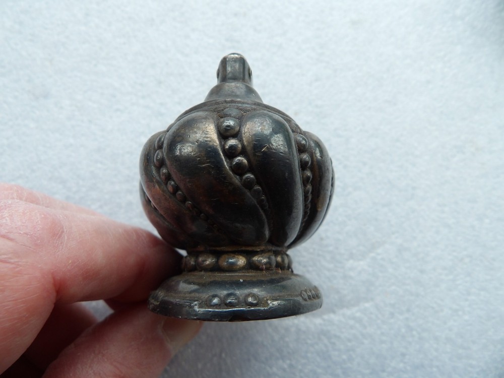 Vintage Ronson Crown Table Lighter.