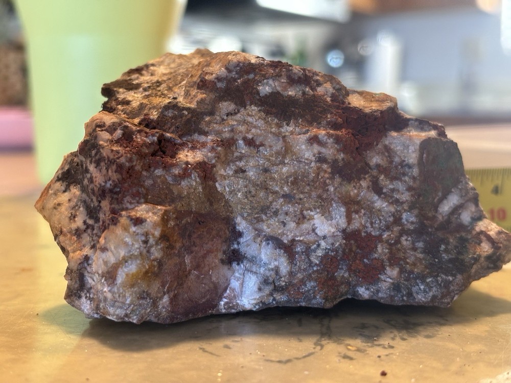 highly mineralized gold ore on quartz