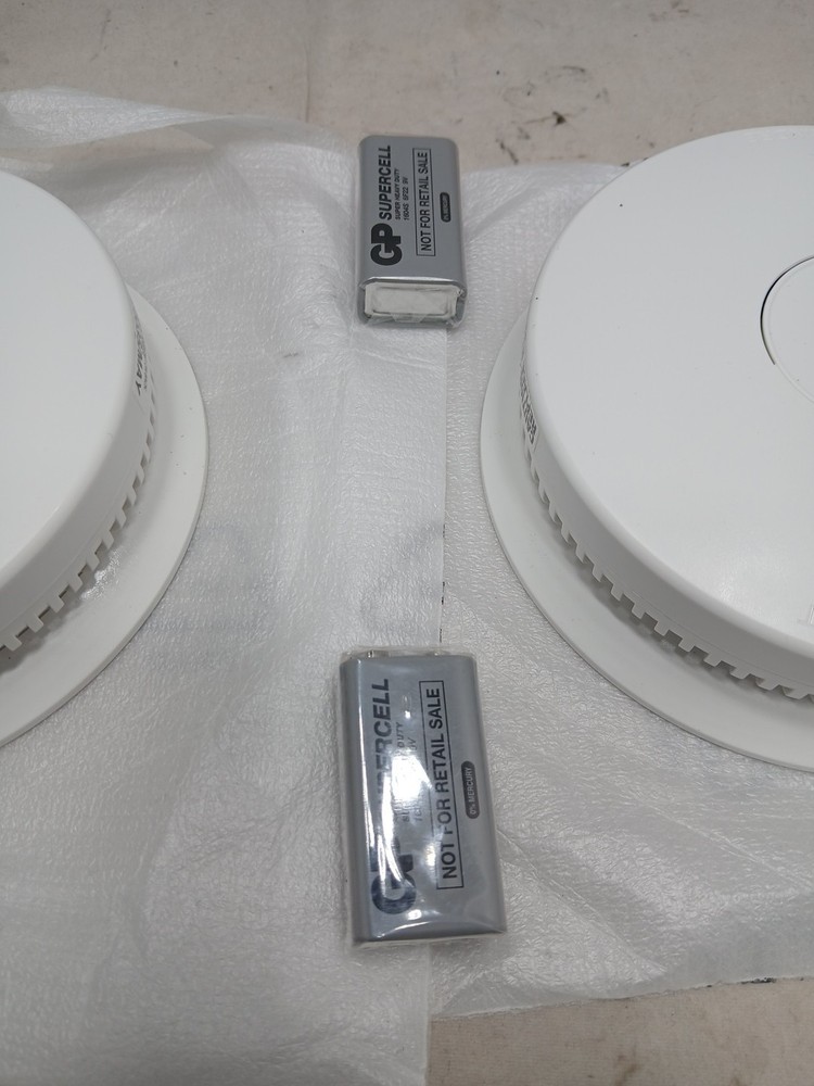 2 PACK UNIVERSAL Security Instruments Smoke And Fire Alarm ( Open Box )