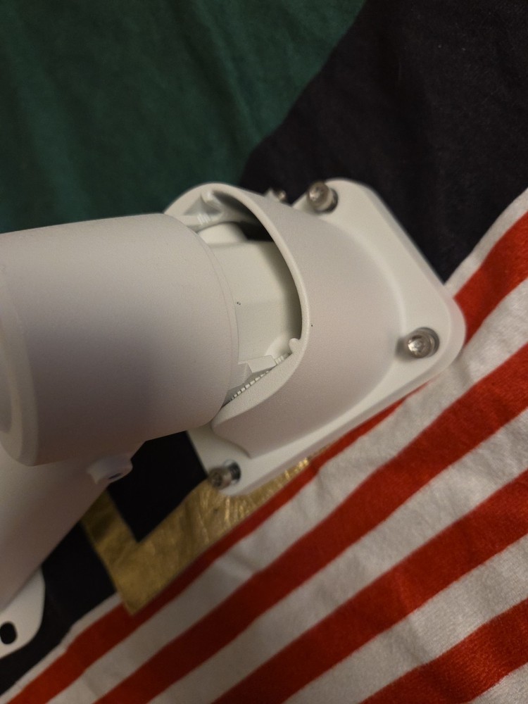 Vivotek - Am-21e - Wall Mount Bracket Quick Lock Install
