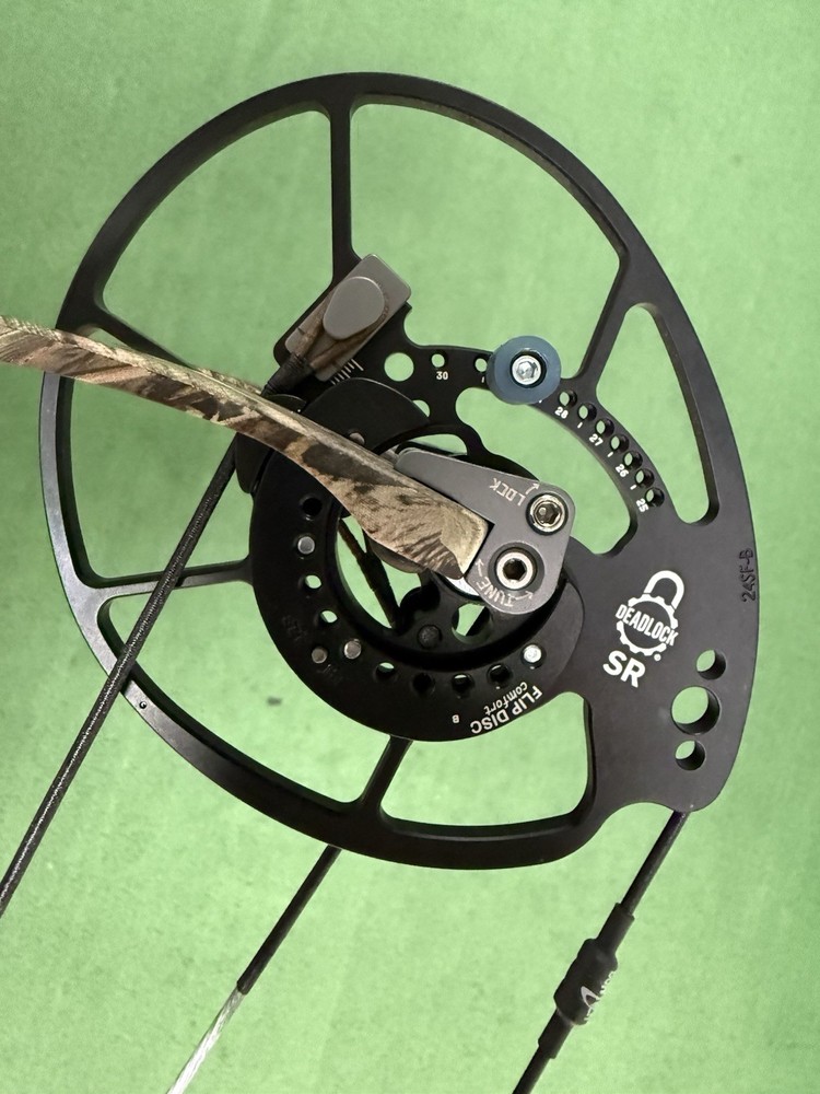 NEW Bowtech Core SR in Camo Right Hand 70# 25-30" Compound Bow