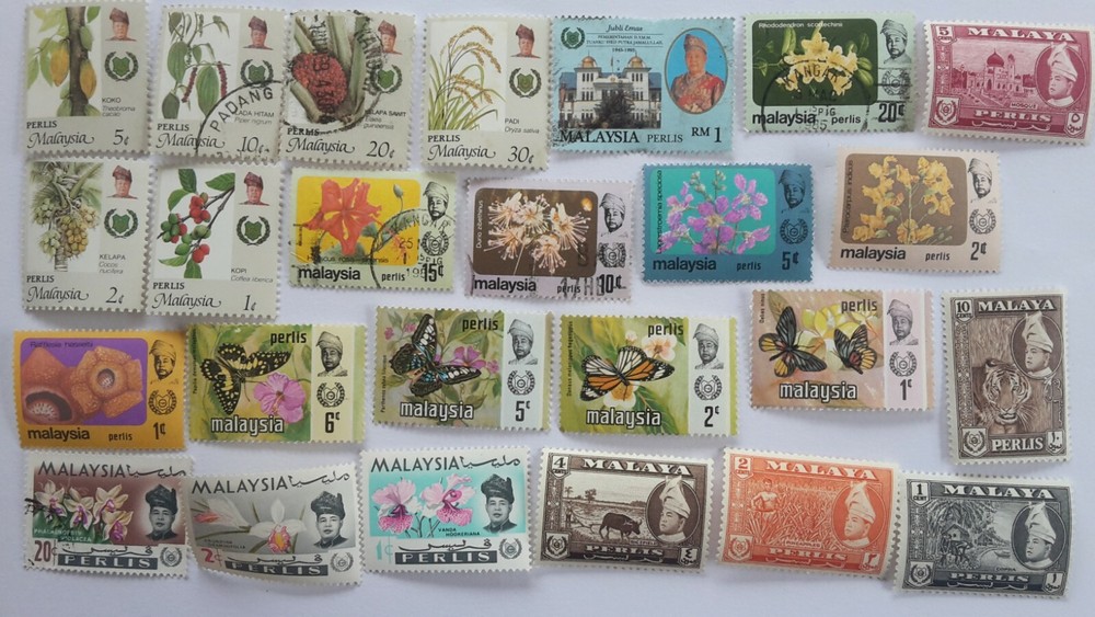 25 Different Malay States - Perlis Stamps Collection