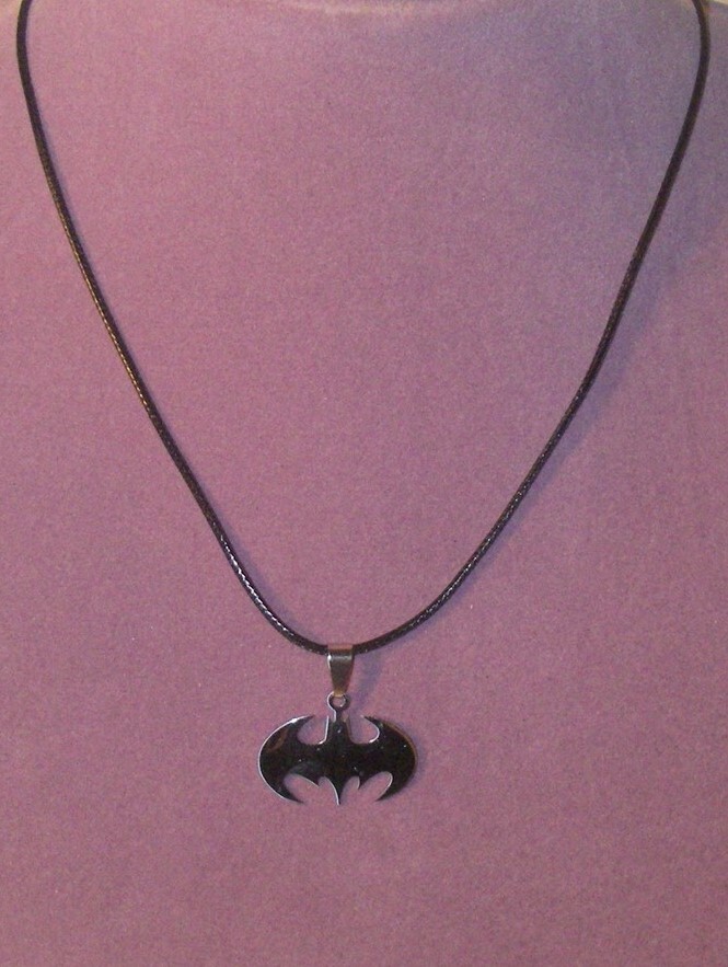 BATMAN THE DARK KNIGHT SYMBOL NECKLACE