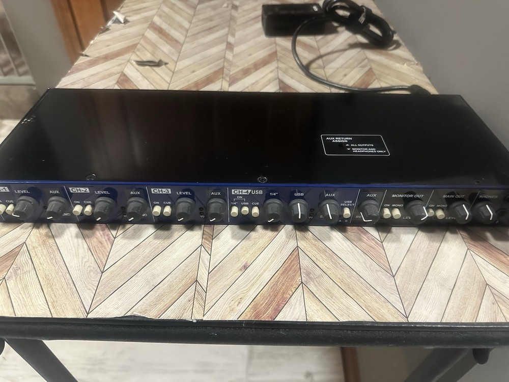 Radial Engineering KL-8 Rackmount Keyboard Mixing Station