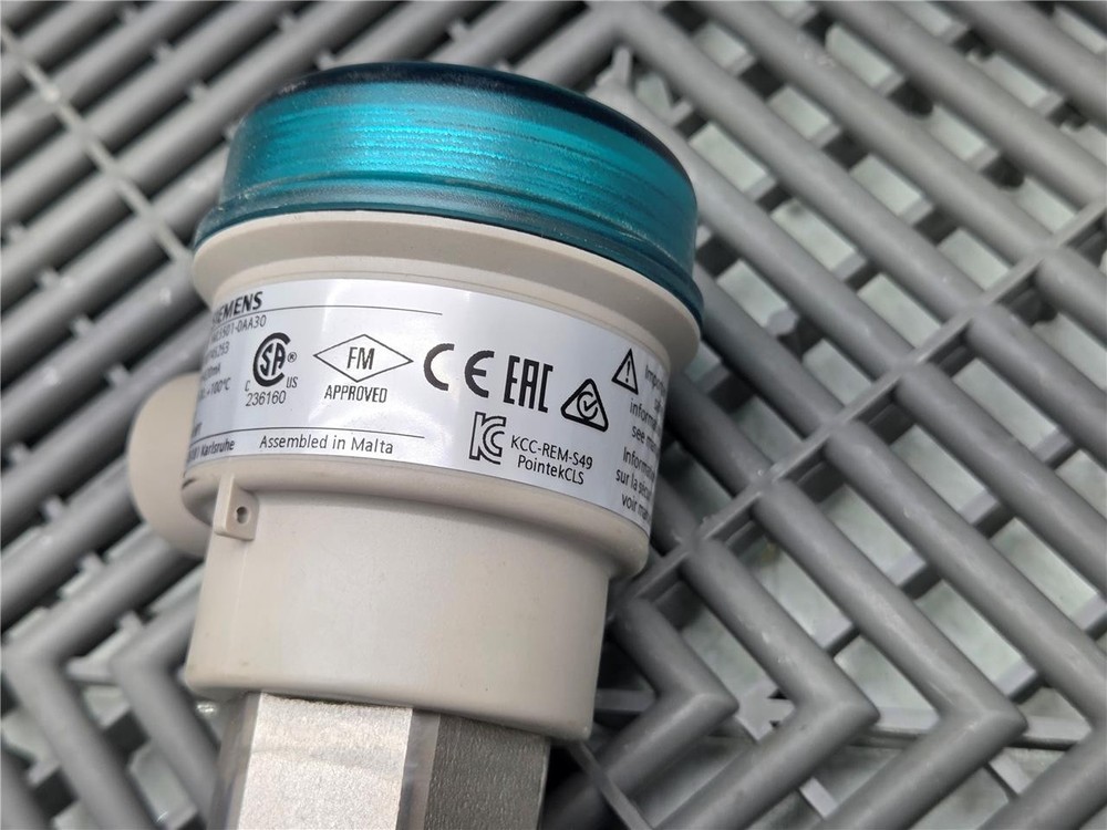 Siemens 7ML5501-0AA30 Level Transmitter CLS100 SS Process Connection