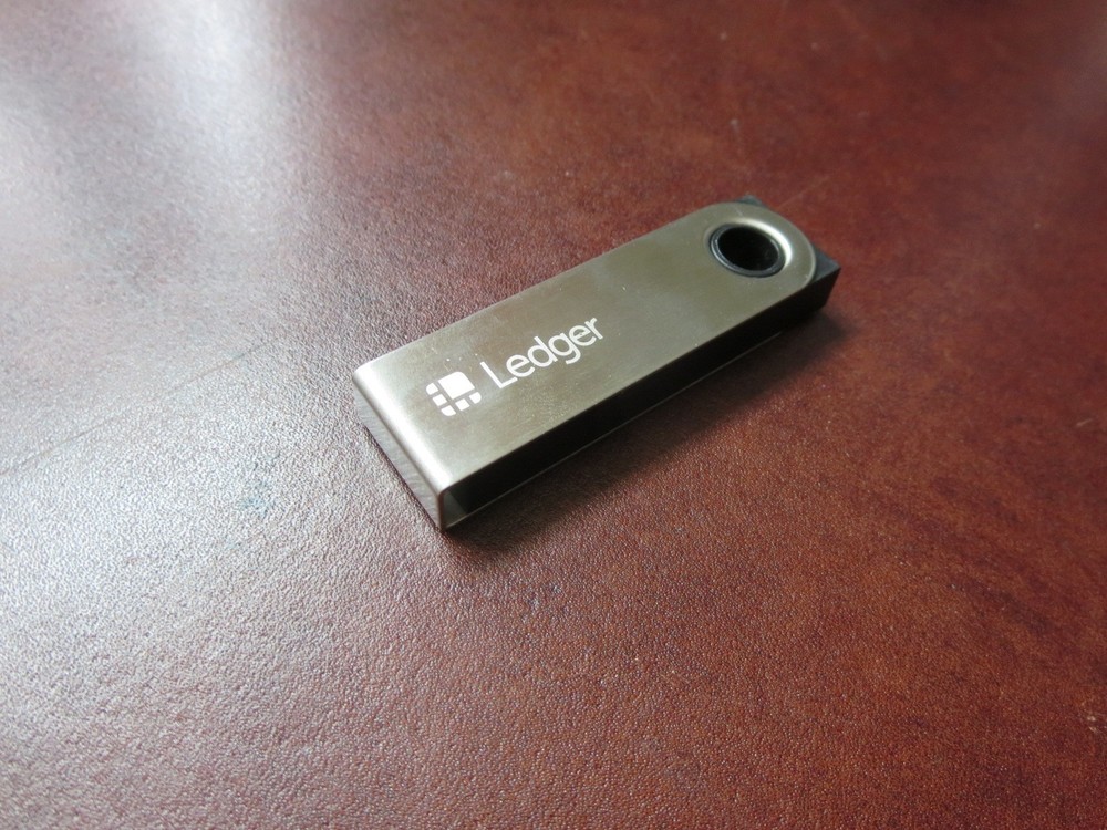 Ledger Nano S USB Hardware Wallet, Bitcoin Ethereum
