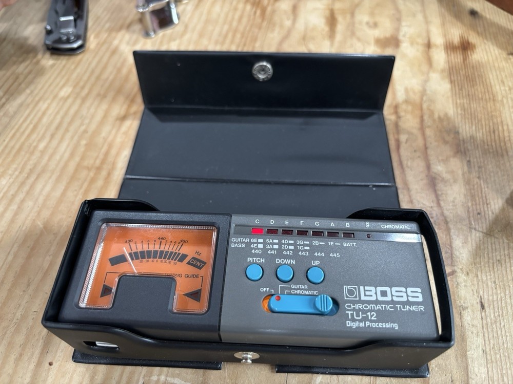 Boss Chromatic Tuner TU-12 with case Vintage Digital Processing