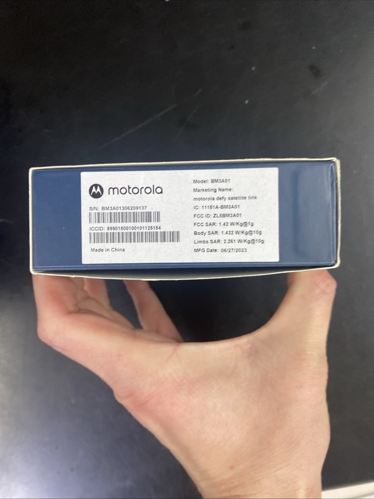 Motorola Defy Satellite Link 2-Way Messaging Communicator with SOS Assist
