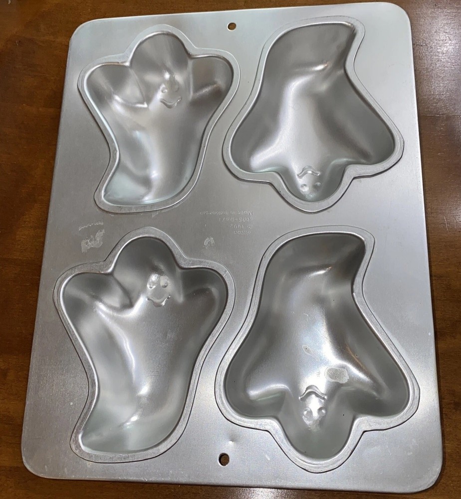 WILTON GHOST CAKE PAN 2105-9471