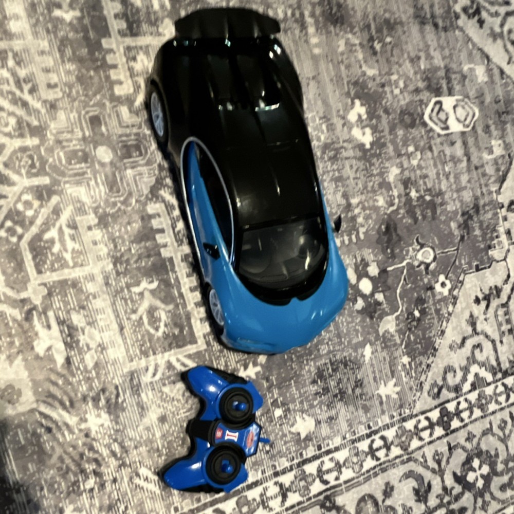 Bugatti Remote Control Car Blue/Black WT8125 2.4G Controller 8-11 Years