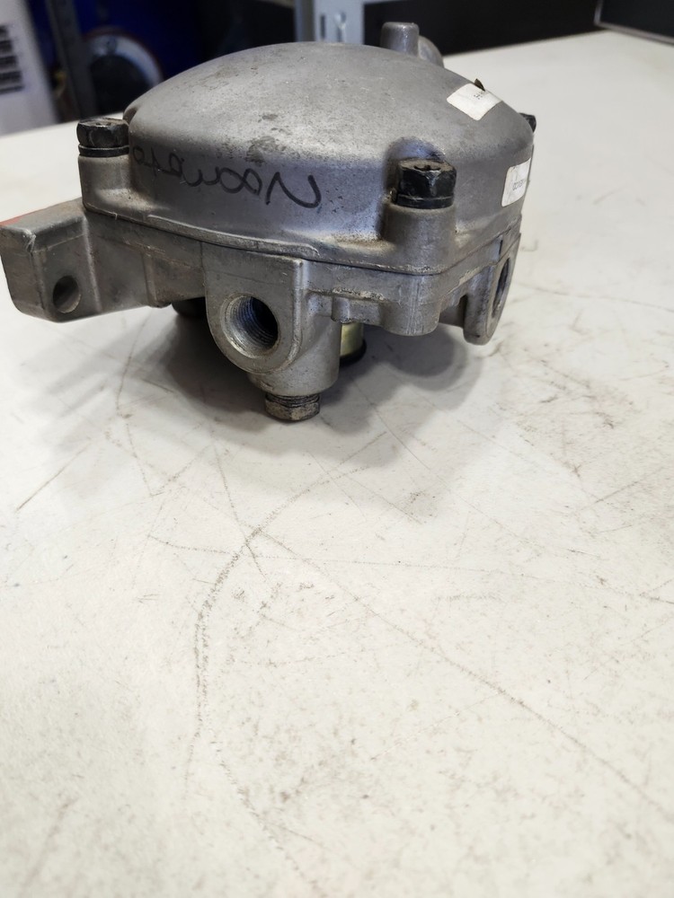 BENDIX 283940 R-6 RELAY VALVE