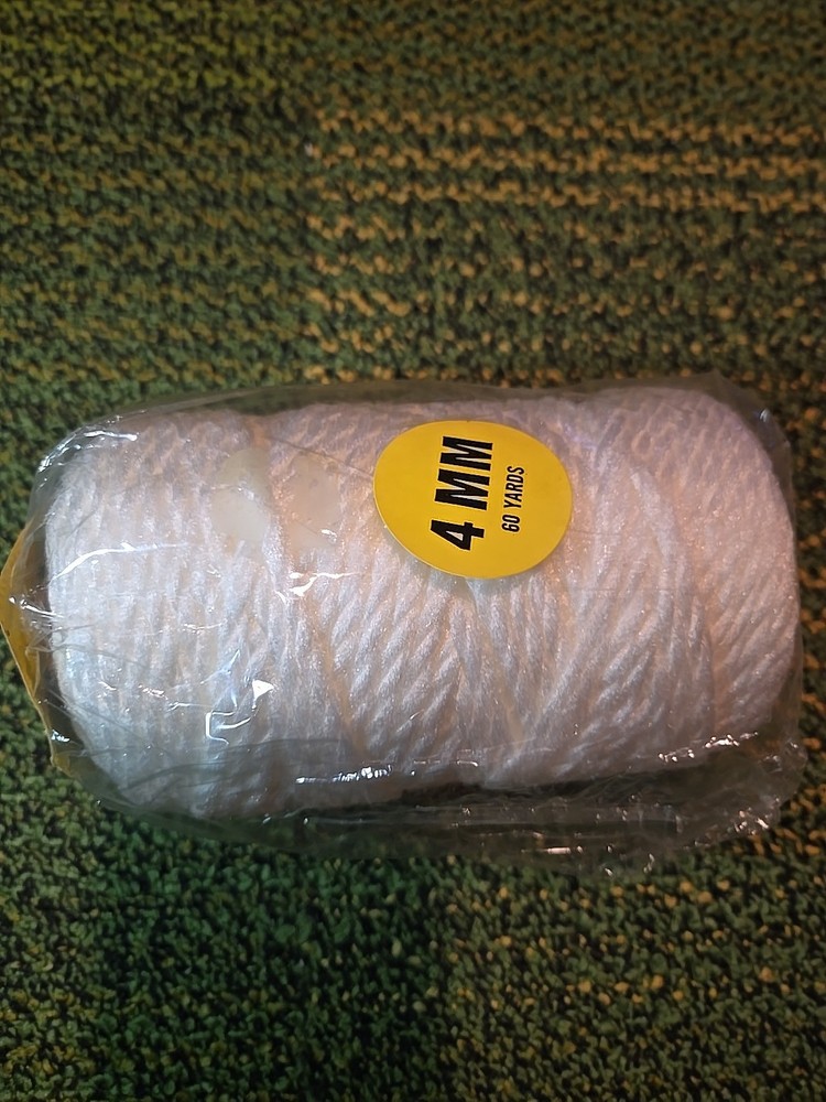 Macra World 4mm 60yds #6014 White