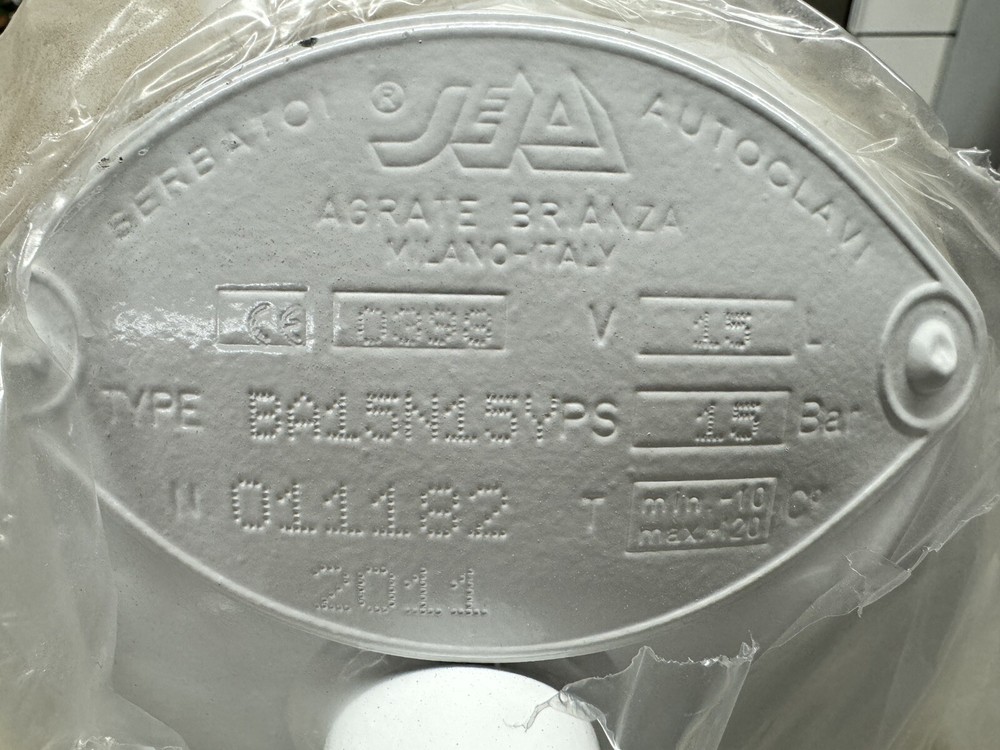 SEA Horizontal Tank, Volume 15 Liters, Pressure 15 Bar, 8.3" O.D. x 20.5" Long