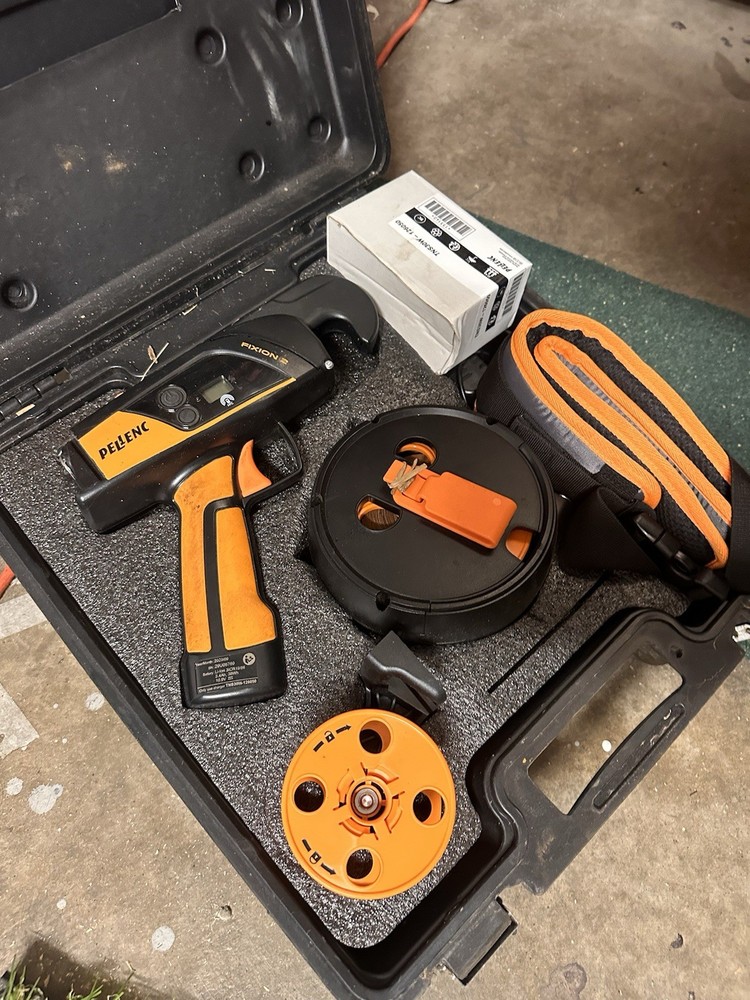 Pellenc Fixion 2 tying machine