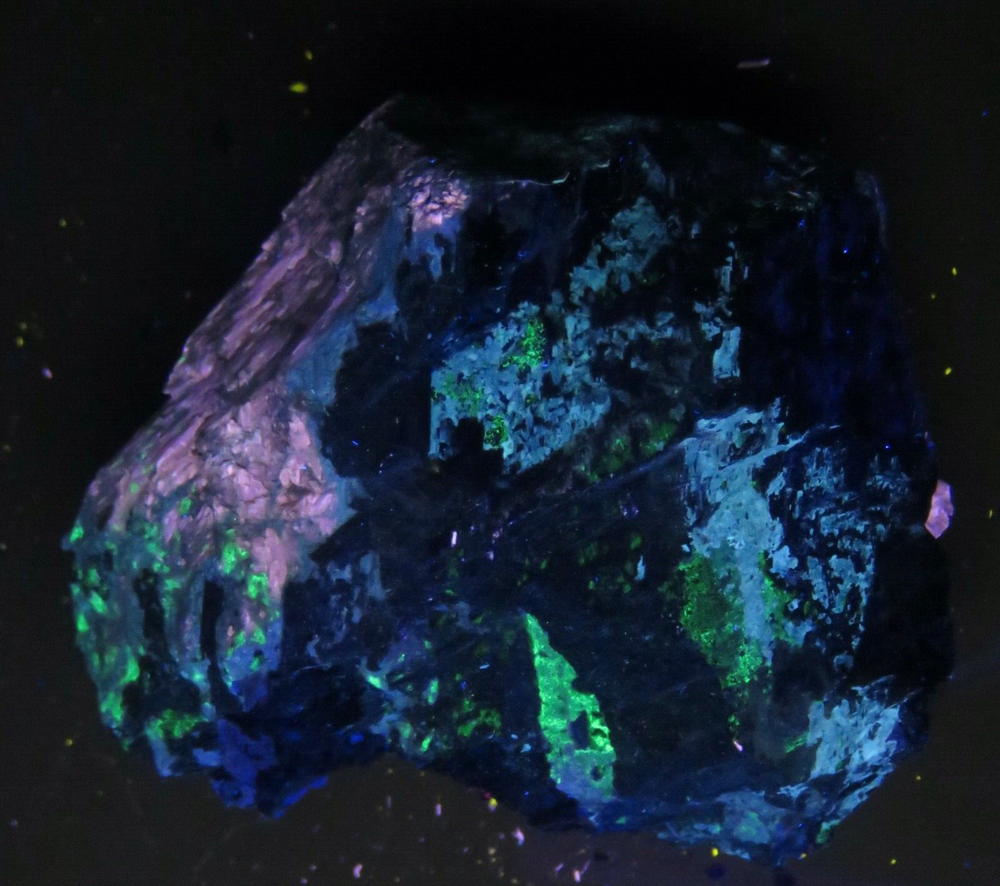 Fluorescent : AGRELLITE - Kipawa River Complex , Temiscamingue , Quebec