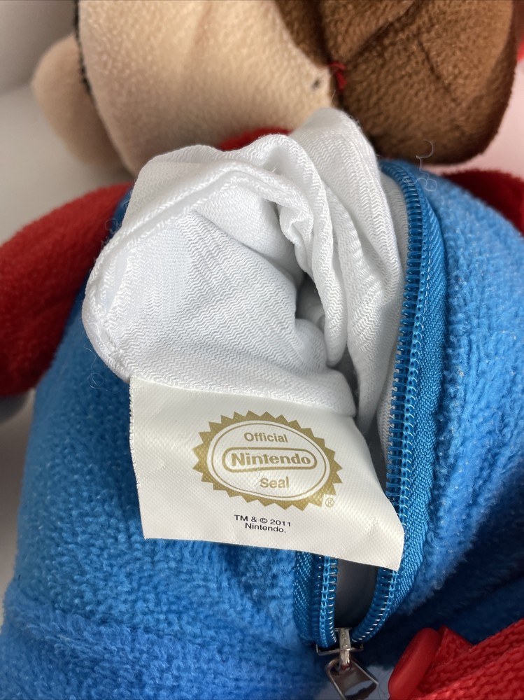 Super Mario Bros. Mario 16 Plush Backpack by Nintendo 2011 MISSING A BUTTON