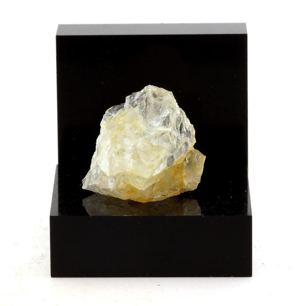 Feldspar. 20.68 Ct. Ottawa, Ontario, Canada.