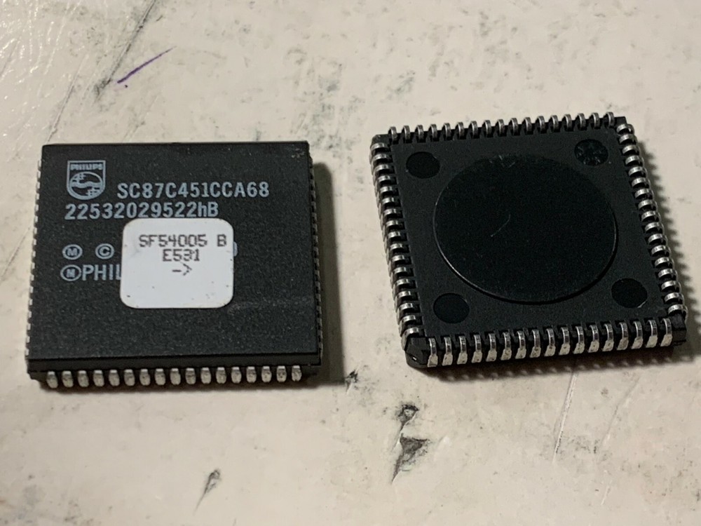 Phillips/Intel IC- SC87C451CCA68- Micro-Controller in a 68 pins PLCC package.