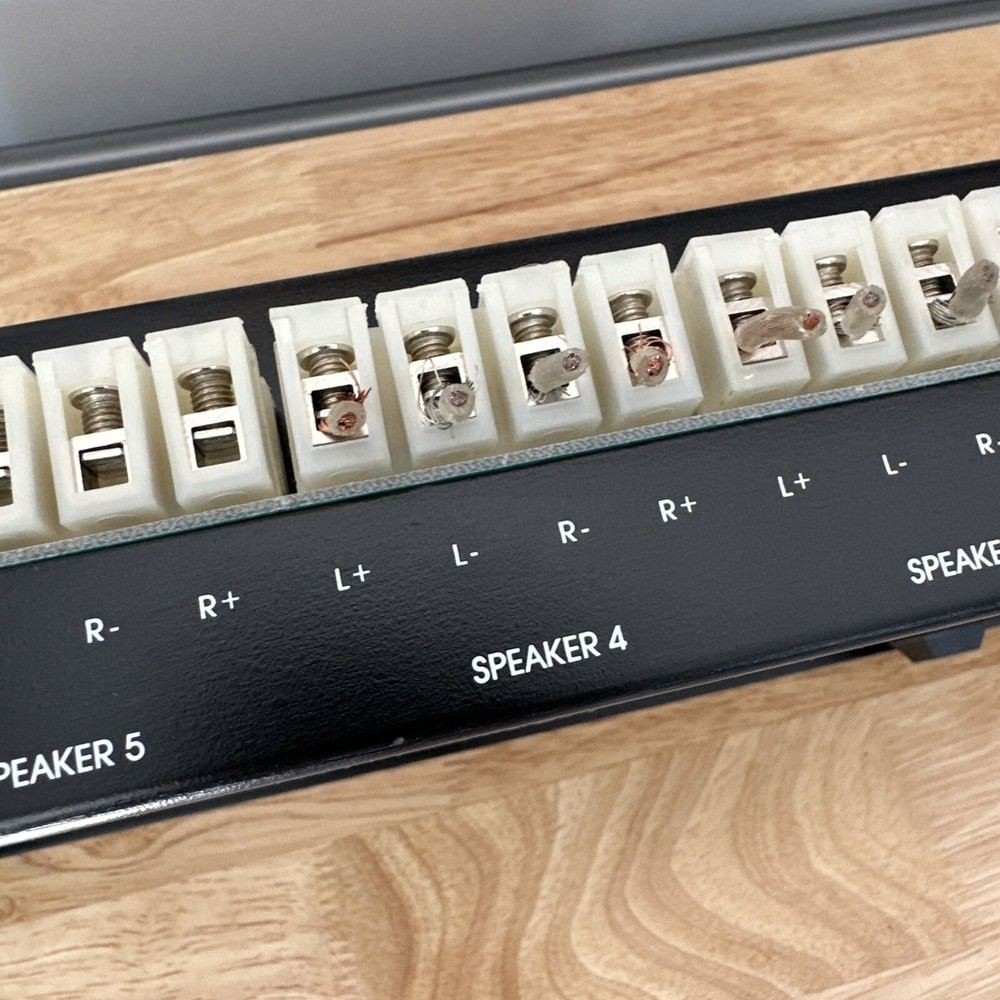 Niles HDL-6 High Definition Speaker Selection System Control Box 7 Connectors