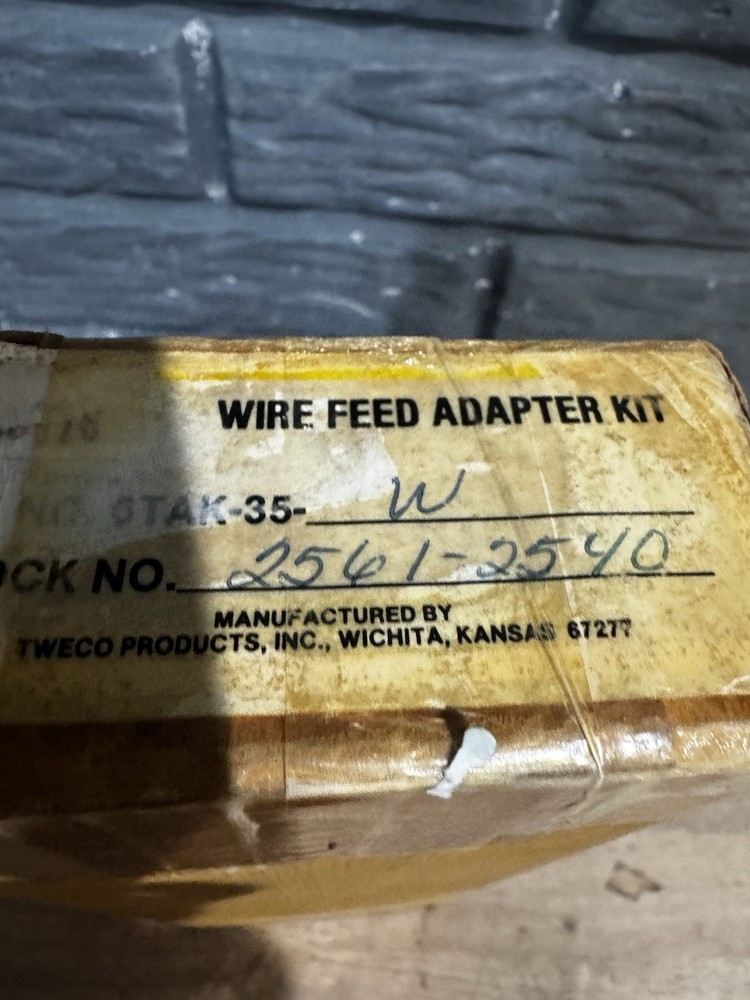 2561-2540 Wire Feed Adapter Plug Kit New