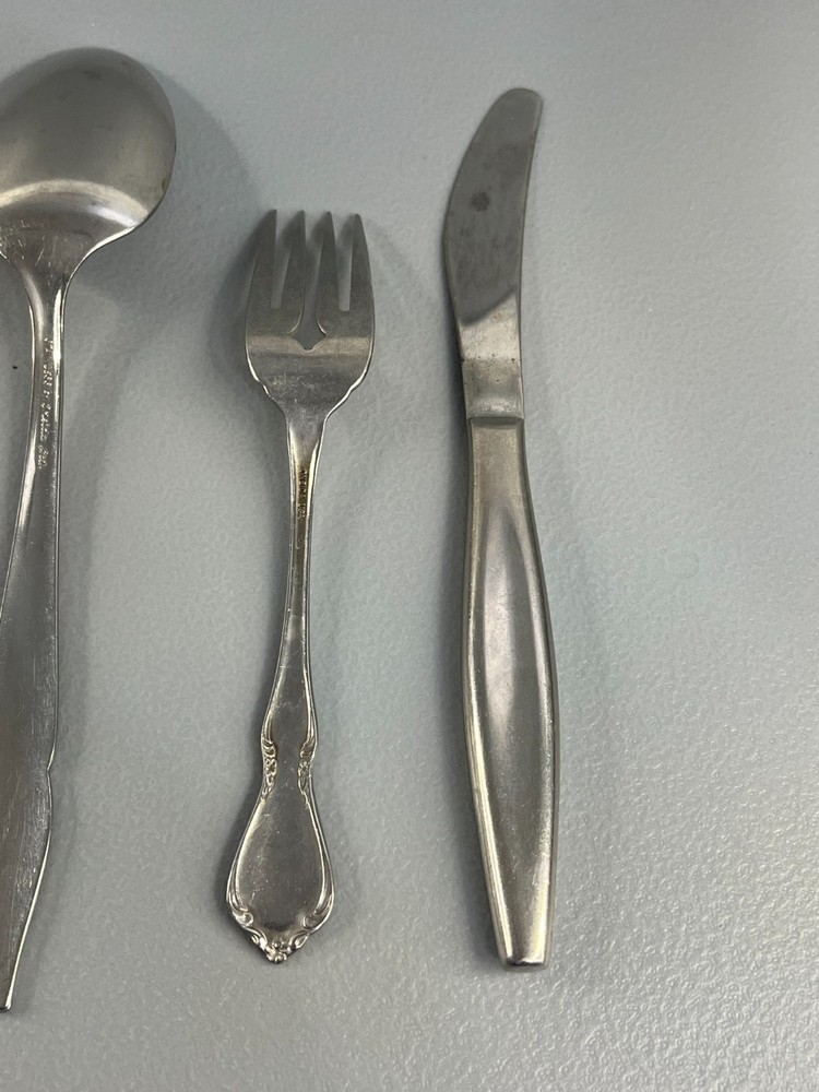 Oneida 4 Piece Spoon, Fork, Knife Lot - Several Styles